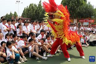 太拼了！奥沙利文在拉萨参加表演赛，赛后边吸氧边为中国粉丝签名